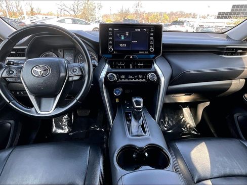 Used 2021 Toyota Venza LE image 14