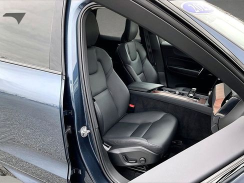 Certified 2023 Volvo XC60 B5 Plus w/ Protection Package Premier image 28