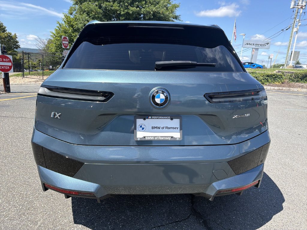 Used 2024 BMW iX xDrive50 w/ Premium Package AWD/4WD image 13