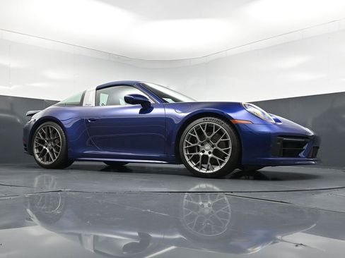 Certified 2024 Porsche 911 Targa 4S w/ Premium Package AWD/4WD image 23