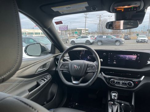Used 2025 Buick Envista Sport Touring image 33