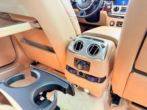 Used 2011 Rolls-Royce Ghost RWD image 21