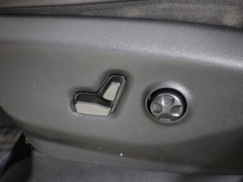 Used 2022 Chrysler Pacifica Limited image 25