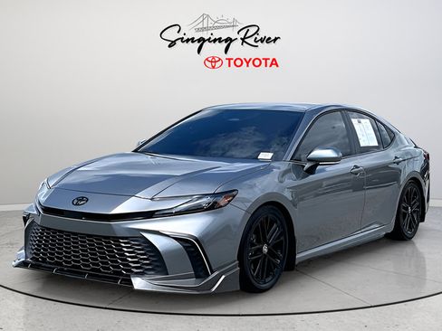 Used 2026 Toyota Camry SE w/ Convenience Package FWD image 3