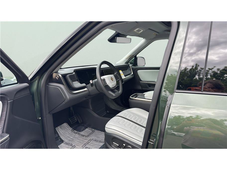 Used 2025 Rivian R1S Adventure Dual AWD/4WD image 9