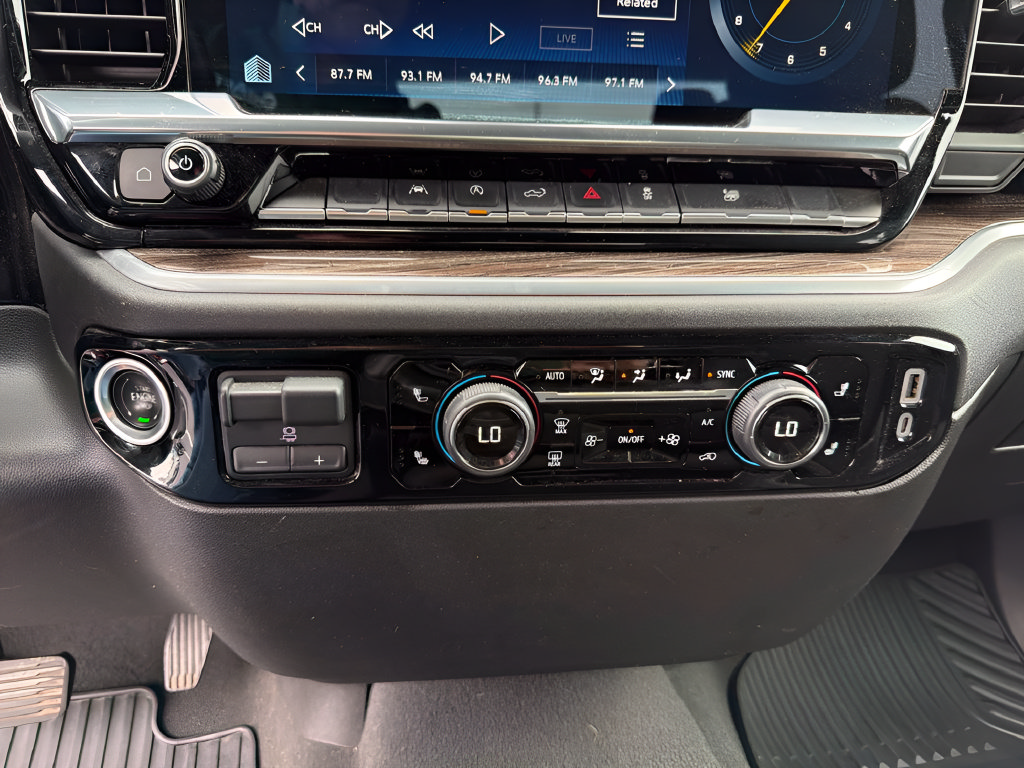 Used 2025 Chevrolet Silverado 1500 LT AWD/4WD image 28