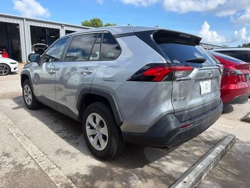Used 2022 Toyota RAV4 LE FWD image 4