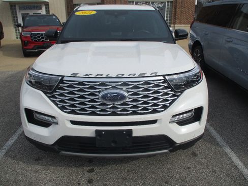 Certified 2021 Ford Explorer Platinum w/ Equipment Group 601A image 2