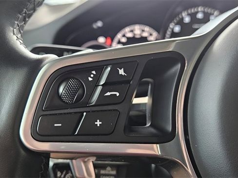 Used 2023 Porsche Cayenne image 32