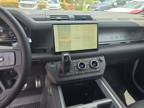 New 2025 Land Rover Defender 110 V8 image 19
