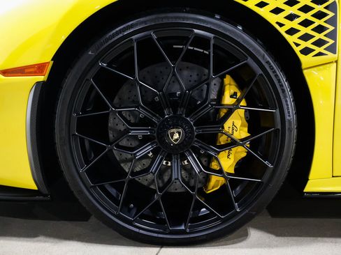 Used 2022 Lamborghini Huracan STO image 21