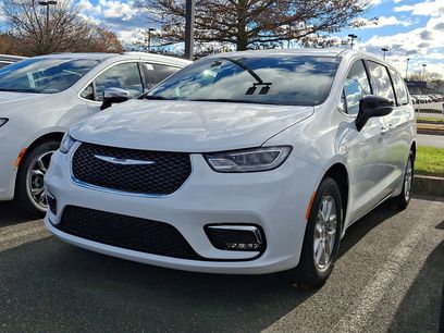 New 2026 Chrysler Pacifica Select