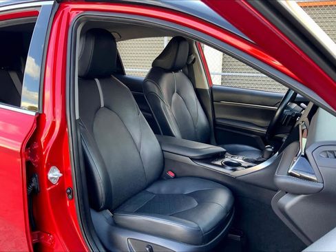 Used 2021 Toyota Camry XSE image 8