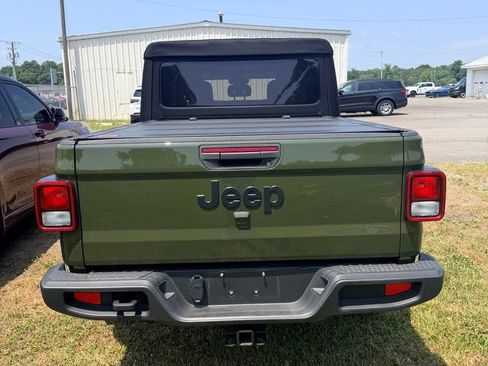 Used 2023 Jeep Gladiator Sport AWD/4WD image 14