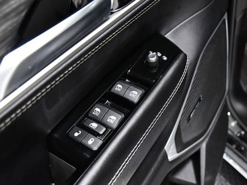 Used 2022 Jeep Wagoneer Series II w/ Flexible Seating Group image 18