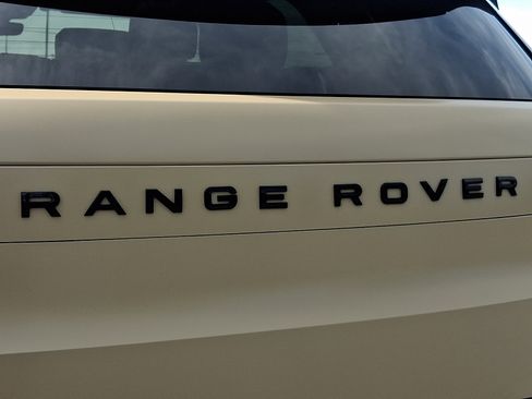 Used 2025 Land Rover Range Rover Sport AWD/4WD image 31