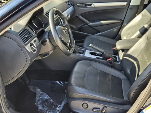 Used 2019 Volkswagen Passat 2.0T Wolfsburg w/ Wheels & Sunroof Package image 11