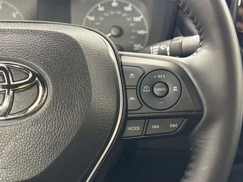Certified 2024 Toyota Corolla SE w/ Convenience Package image 18
