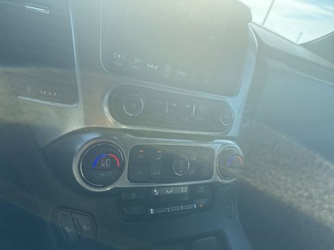 Used 2019 Chevrolet Suburban LT RWD image 16