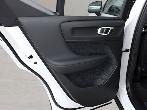 New 2026 Volvo XC40 B5 Ultra w/ Protection Package Premier image 12