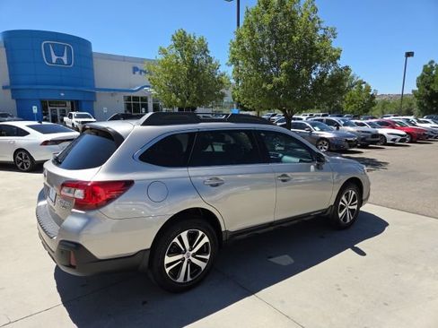 Used 2018 Subaru Outback 3.6R Limited AWD/4WD image 5