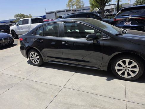 Used 2021 Toyota Corolla LE w/ Carpet Mat Package (TMS) FWD image 3