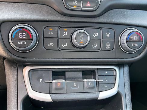 Used 2022 GMC Terrain SLT w/ Infotainment Package II FWD image 34