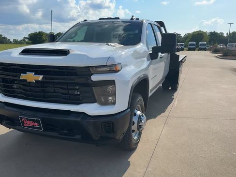 Used 2025 Chevrolet Silverado 3500 W/T AWD/4WD image 4