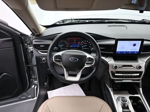 Certified 2022 Ford Explorer XLT w/ Equipment Group 202A AWD/4WD image 23