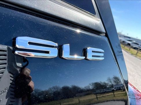 Used 2024 GMC Terrain SLE AWD/4WD image 8