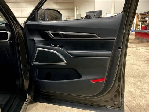 Used 2025 Kia Telluride S AWD/4WD image 23
