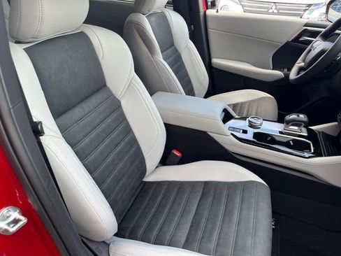 New 2025 Mitsubishi Outlander SE image 34