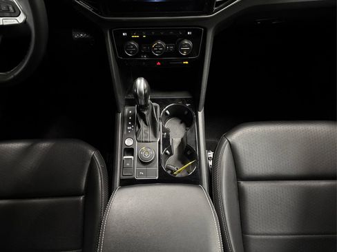 Used 2022 Volkswagen Atlas Cross Sport SE image 22