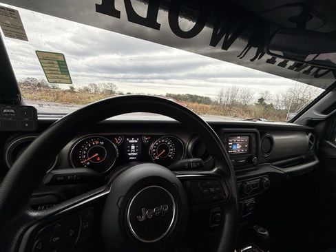 Used 2020 Jeep Wrangler Sport image 16