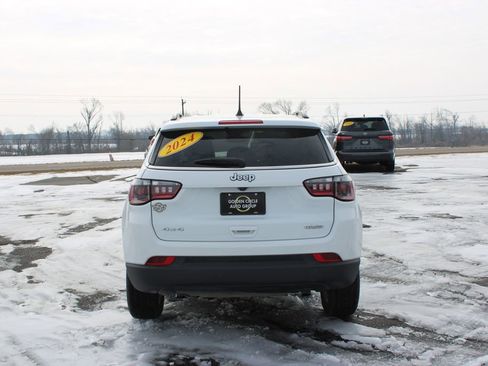 Used 2024 Jeep Compass Latitude AWD/4WD image 8