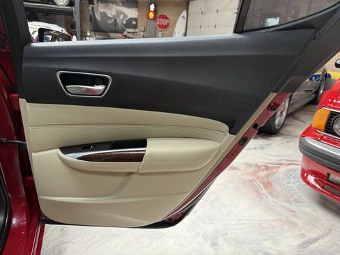 Used 2018 Acura TLX FWD image 31