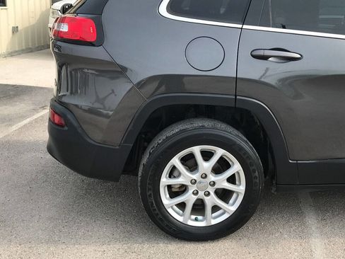 Used 2015 Jeep Cherokee Latitude FWD image 10