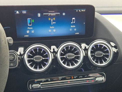 Used 2024 Mercedes-Benz GLA 35 AMG 4MATIC image 29