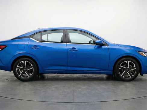 Used 2025 Nissan Sentra SV FWD image 11