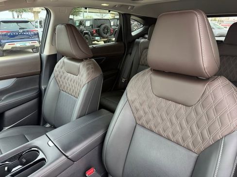 Used 2025 Nissan Murano Platinum w/ Cargo Package image 12