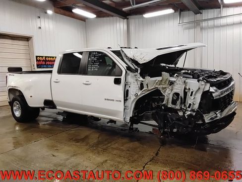 Used 2023 Chevrolet Silverado 3500 LT w/ Convenience Package image 2