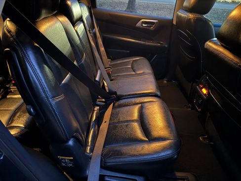 Used 2013 Nissan Pathfinder Platinum image 7