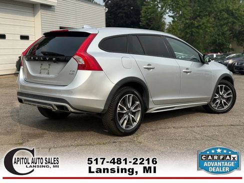 Used 2017 Volvo V60 T5 Cross Country Platinum w/ Climate Package image 8