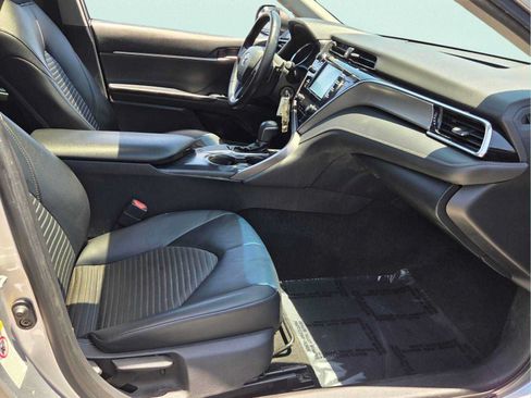 Used 2018 Toyota Camry SE w/ Moonroof Package FWD image 17