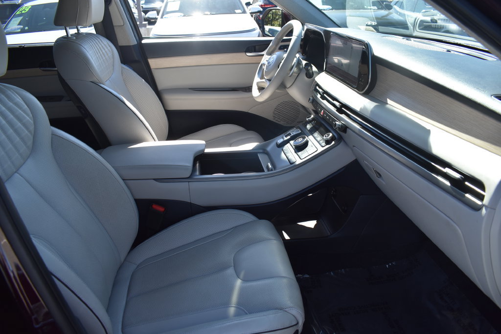 Certified 2023 Hyundai Palisade Limited FWD image 11