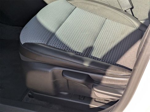 Used 2025 Chevrolet Trax LT w/ LT Convenience Package image 23