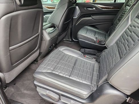 Used 2024 Cadillac Escalade ESV Sport Platinum w/ LPO, ONYX Package AWD/4WD image 31