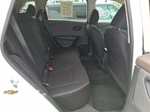 Used 2023 Nissan Rogue S image 22