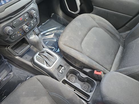 Used 2021 Jeep Renegade Latitude w/ Convenience Group FWD image 25