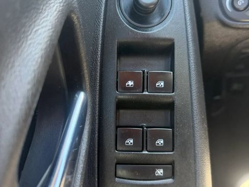 Used 2020 Chevrolet Trax LT AWD/4WD image 23